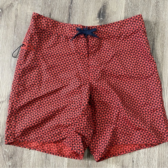 PATAGONIA swim trunks men’s shorts size 38 above the knee red geometric - Picture 1 of 4